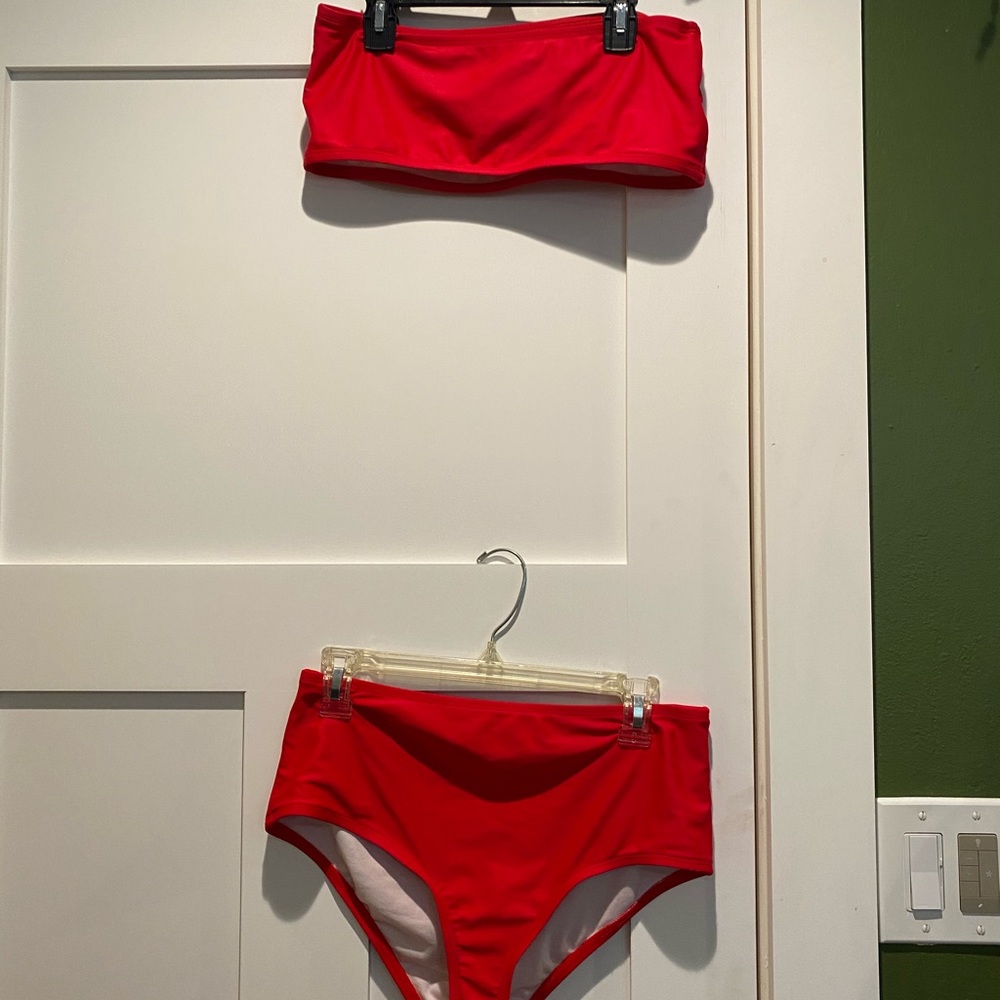 Red Bikini - Picture 5 of 5